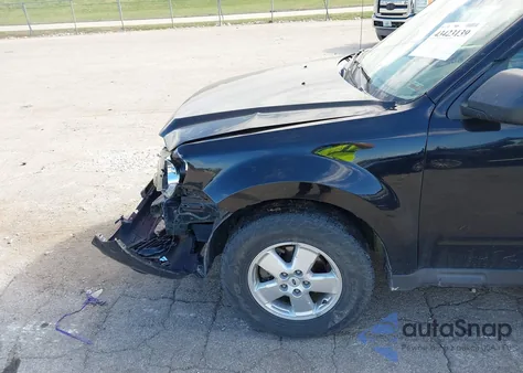 2009 Ford Escape Xlt z USA, uszkodzony, nr VIN 1FMCU93G79KA85673